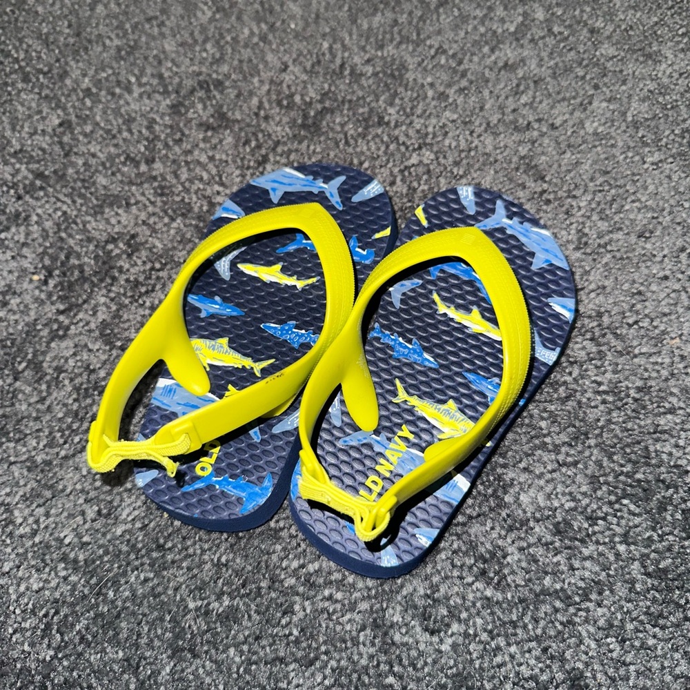 NWOT Old Navy Boys Shark Flip Flops